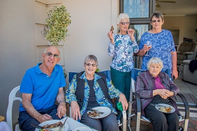 Straatbraai 'n gesellige groetery