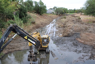 Skoonmaak van Grobbelaarsrivier in Oudtshoorn tydelik gestaak