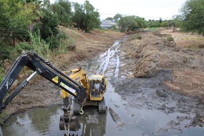 Skoonmaak van Grobbelaarsrivier in Oudtshoorn tydelik gestaak