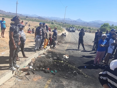 Protesaksie in Donkerhoek oor uitsettingsbevel