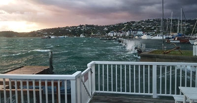 Precautions for ships in storm surges and high seas