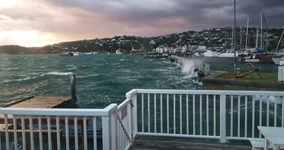 Precautions for ships in storm surges and high seas