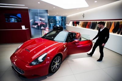 The advisor who sold his Ferrari 
