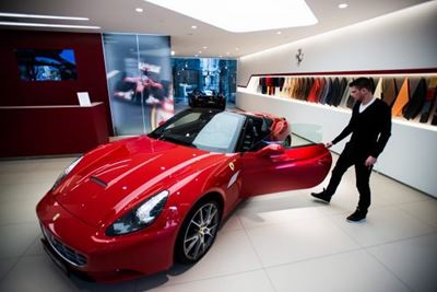 The advisor who sold his Ferrari 