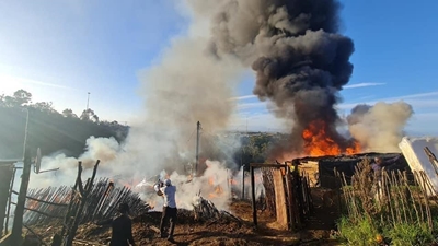 Fires ravage Qolweni and Bossiesgif settlements