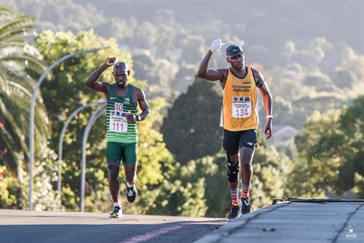 Atlete stroom in vir Outeniqua-marathon