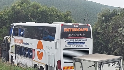 Bus collision near Plettenberg Bay causes injuries and traffic congestion