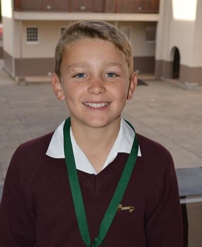 Izak speel 'n eerste plek los in tennis