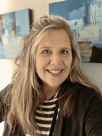 Acclaimed artist opens gallery