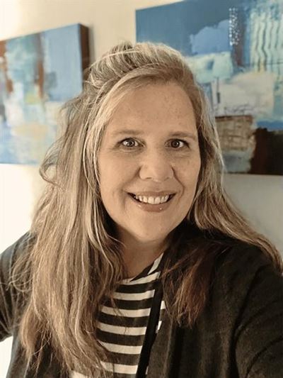 Acclaimed artist opens gallery