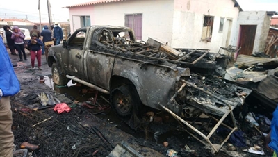Brand verwoes sewe opslaanhutte