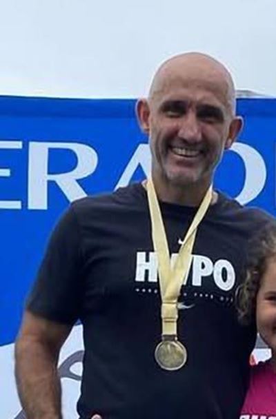 Oakdale berader wen goue medalje