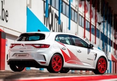 Renault Megane RS Trophy loses weight, becomes hardcore Trophy-R