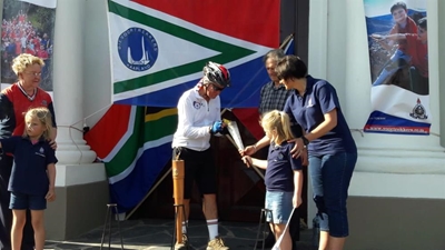 Oom Jakkie trap vir Voortrekkers