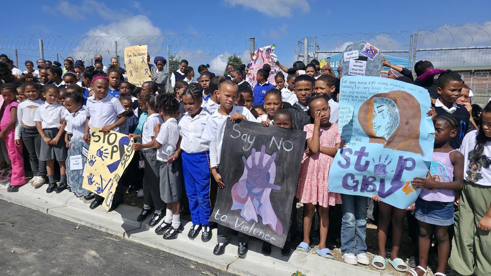 Ma voor seun doodgesteek, glo deur man op parool