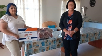 HelpJag skenk wildsvleis vir honger mae