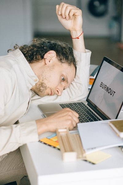 9 signs that you suffer from job burnout