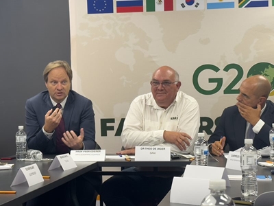 Boere van regoor die wêreld verenig vir G20 boeredialoog