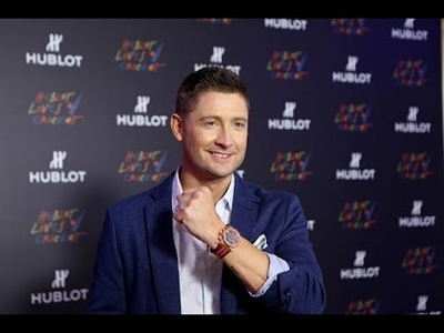 Clarke offers to play for Aussies after bans