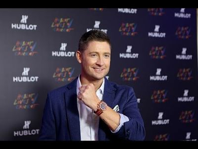Clarke offers to play for Aussies after bans