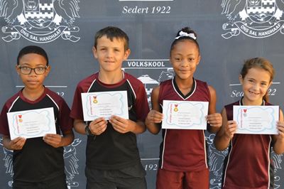Laer Volkskool meet kragte teen Cradock 