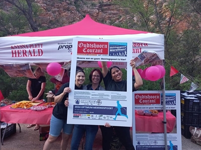 Oudtshoorn Courant en kollegas vang gees by Meiringspoort Marathon