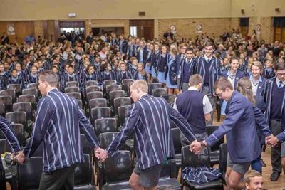 Skoolklok vir graad 12's lui vir oulaas