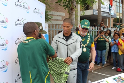 George verwelkom Manie