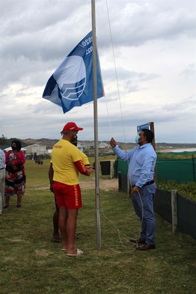 Covid laat rooi ligte flikker vir die Blouvlagstrande
