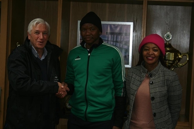 Mayor meets Themba PSL award winner