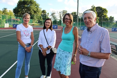 George-tennisklub trots op nuwe bane