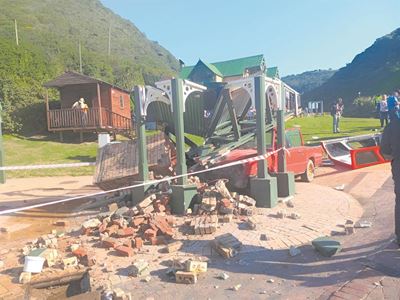 Vic Bay chaos as church group’s bakkie suffers brake failure