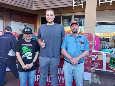 Groot eters versadig na 2,5kg-burgers