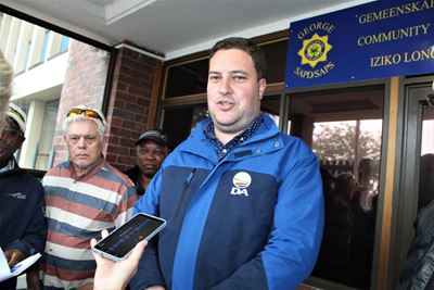 Bussack en Bellie gaan nie lê nie