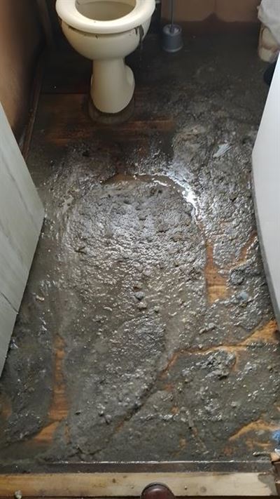 Rioolramp los slegte smaak vir Golden Valley-gesin