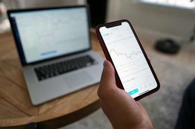 How to kick off a side hustle by day trading