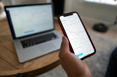 How to kick off a side hustle by day trading