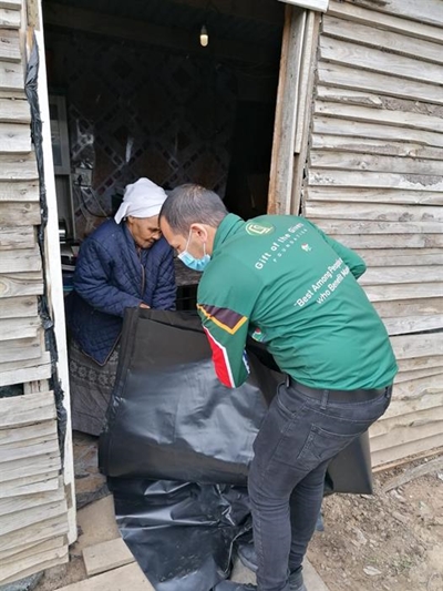Gift of the Givers bring relief to flood victims