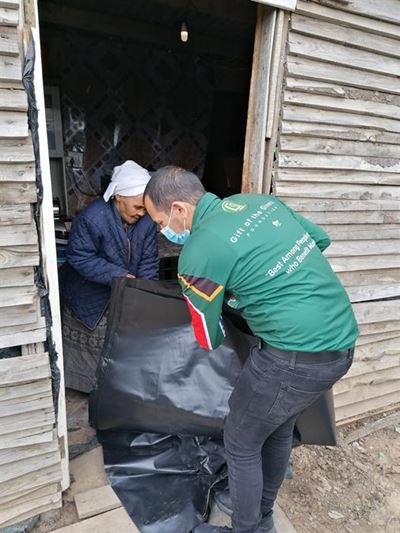 Gift of the Givers bring relief to flood victims