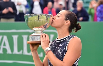 Mladenovic beats Garcia in French grudge match