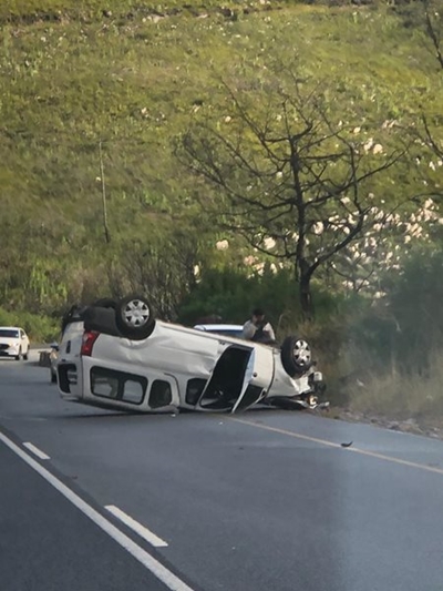 Bakkie rol op Outeniquapas 