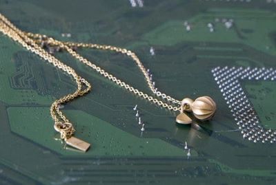 Jeweller turns electronic waste into eye-catching pieces