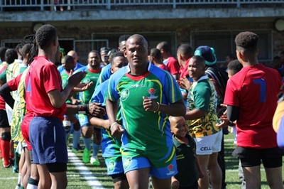 Knysna keeps playoff hopes alive