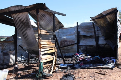 Seun steek ma se huis aan die brand