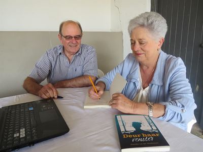 'n Wêreld deur haar venster