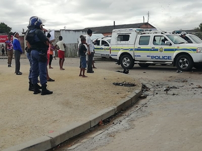 Tyres set alight in Pacaltsdorp