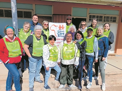 Dr André Hattingh leads outreach in Klaarstroom