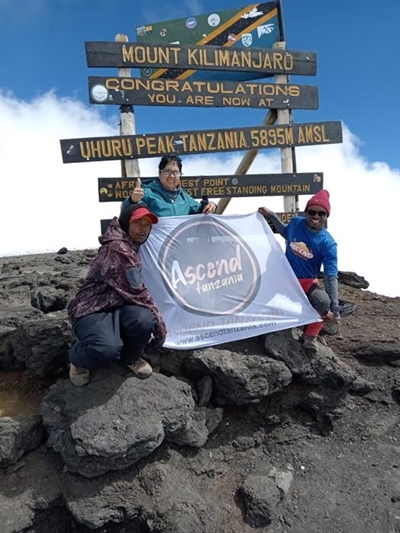 Lorna verjaar op Kilimanjaro
