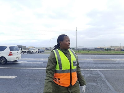 Dit is wie jou verkeer op Louis Fourie soggens reguleer
