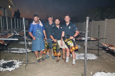 400 mans woon knipmesbraai by